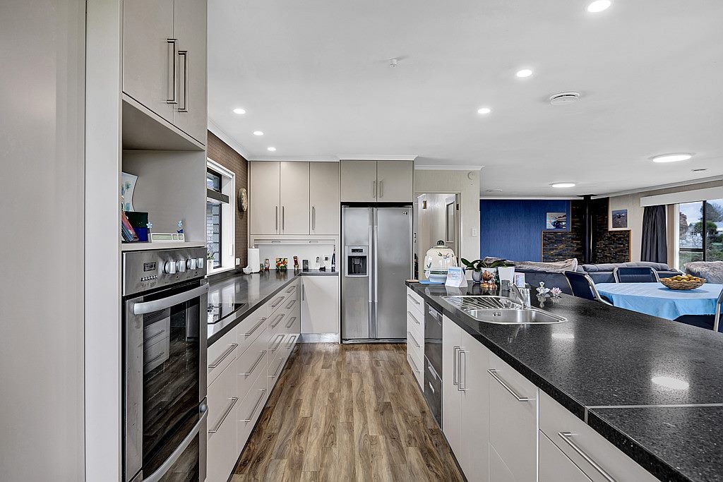 20 Chartwell Drive, Eltham, Eltham - Carousel 1