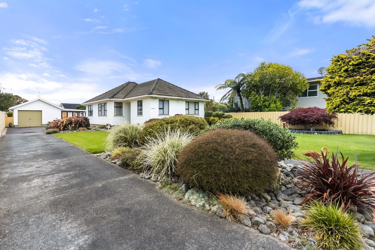 50 Brentwood Street, Trentham, Upper Hutt - Carousel 1