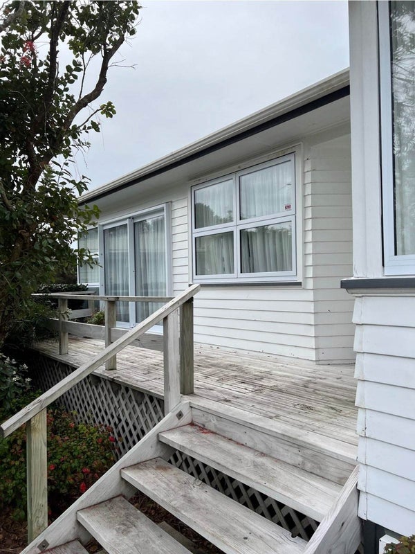 11 James Scott Place, Te Atatu South, Auckland - Carousel 2