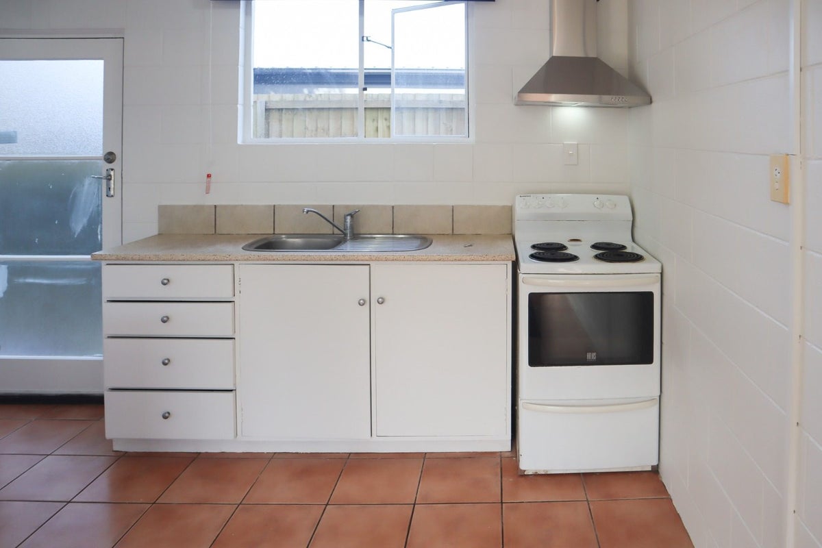 2/21 Olliviers Road, Phillipstown, Christchurch - Carousel 2