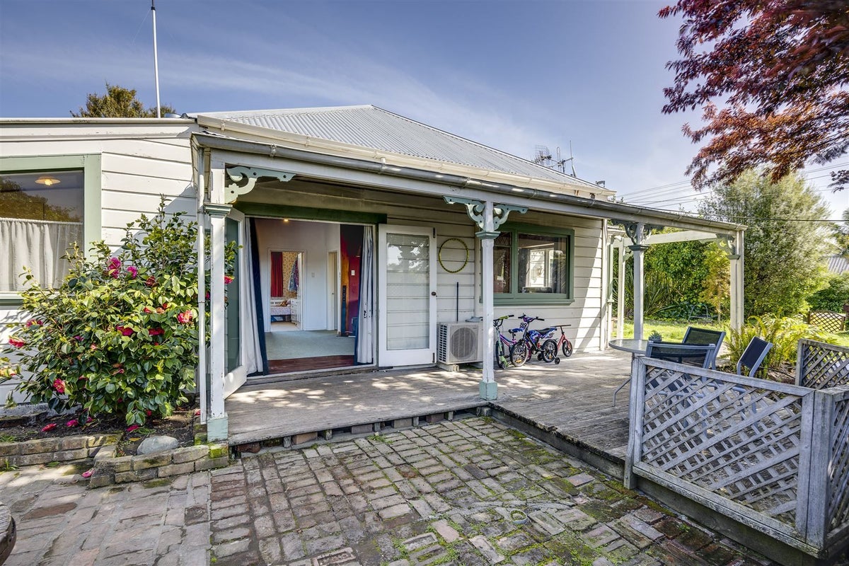 48 Jervois Road, Jervoistown, Napier - Carousel 1