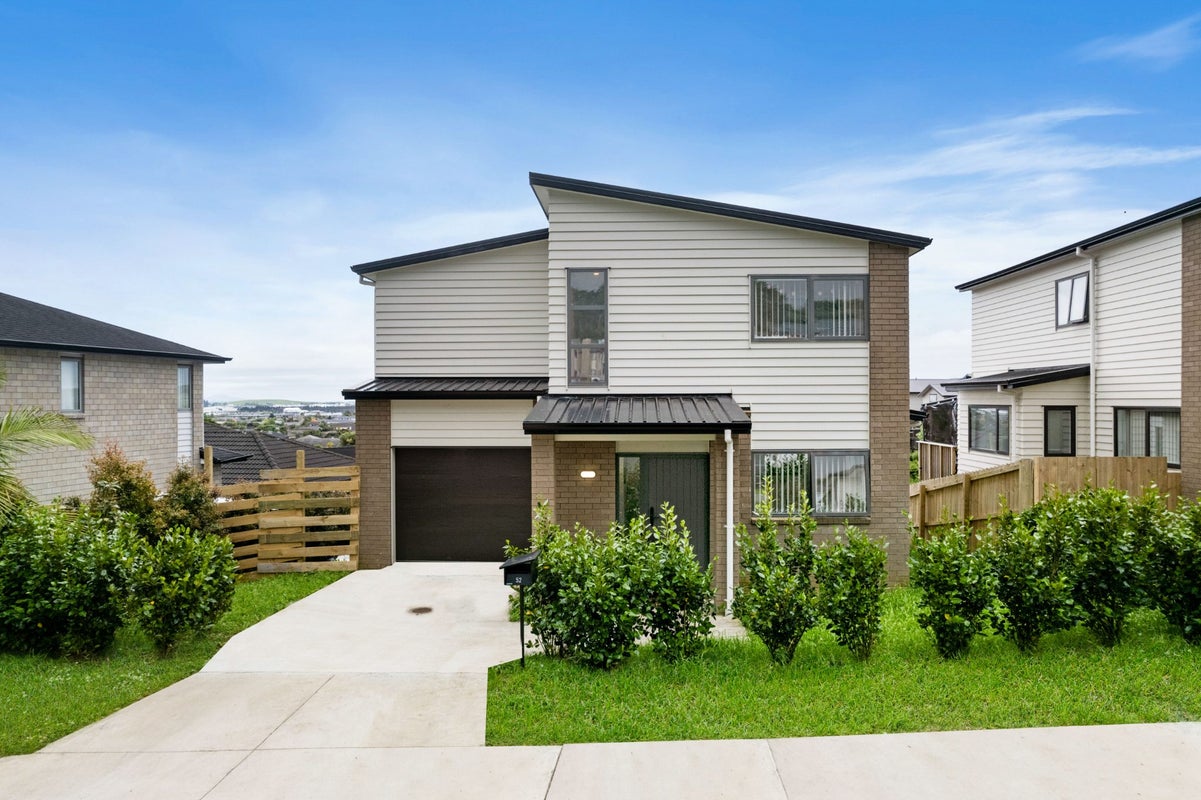 52 Arrowsmith Drive, Flat Bush, Auckland - Carousel 1