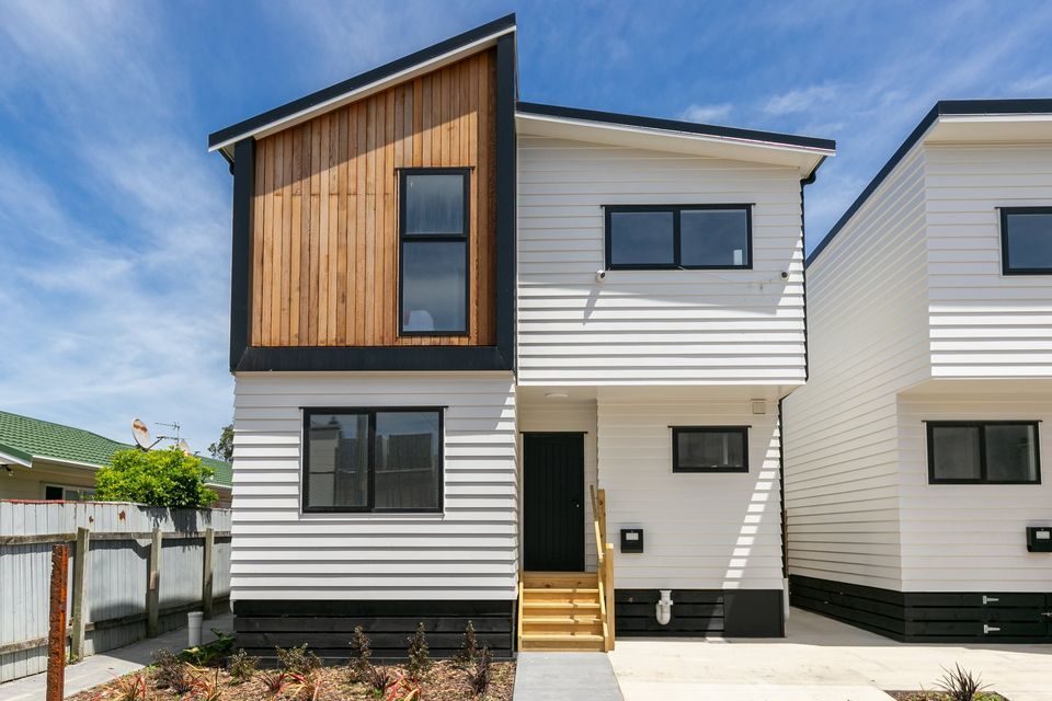 6 Woodcarver Lane, Titahi Bay, Porirua - Carousel 1