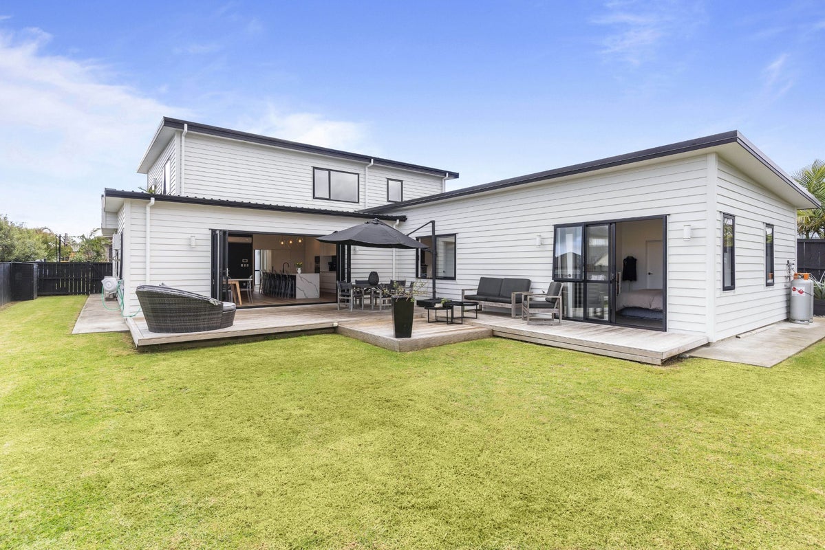 55 Seventh View Avenue, Beachlands, Auckland - Carousel 2
