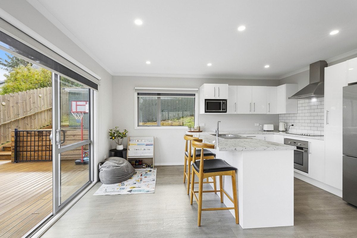 17 Gloucester Street, Cannons Creek, Porirua - Carousel 2