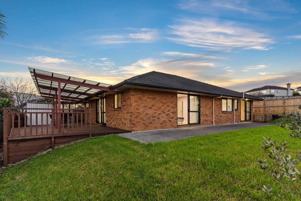 21 Rosses Place, Pinehill, Auckland - Carousel 2