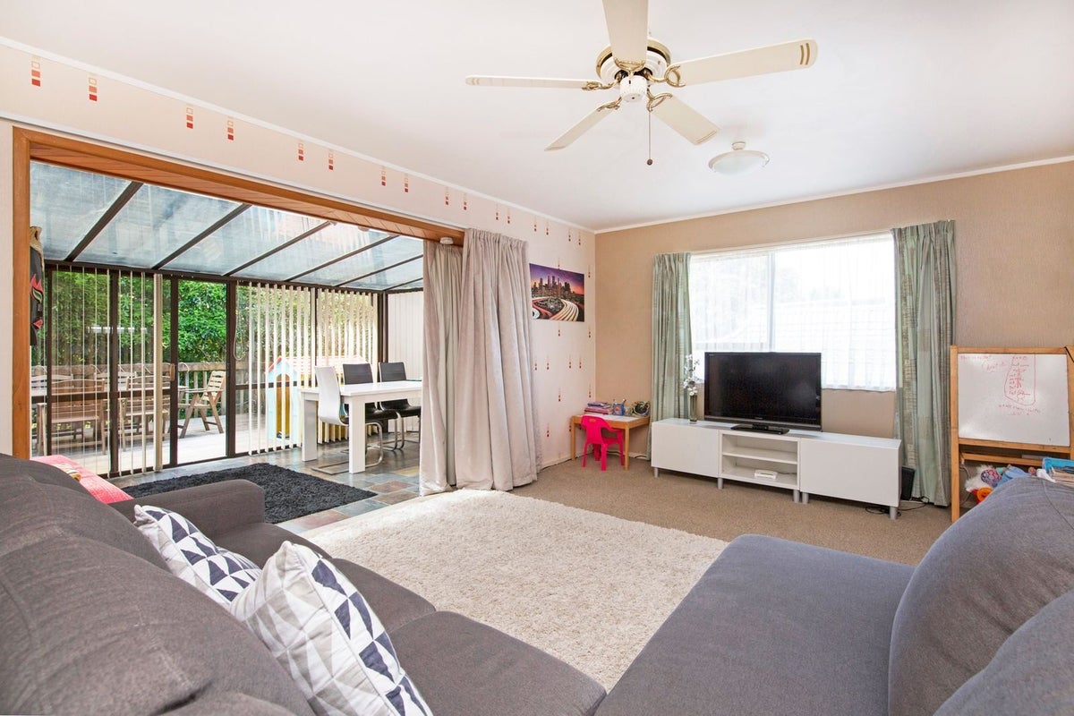 10B Imogene Way, Half Moon Bay, Auckland - Carousel 1