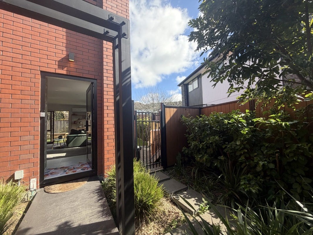 8/3 Milne Crescent, Taita, Lower Hutt - Carousel 2