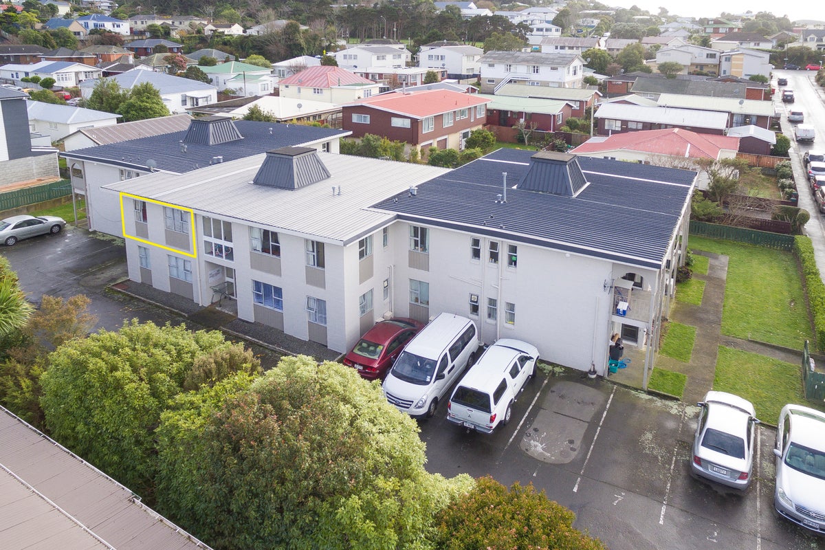 10/11 Trafalgar Street, Johnsonville, Wellington - Carousel 13