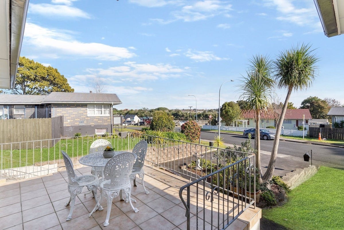 3 Mack Place, Red Hill, Papakura - Carousel 2