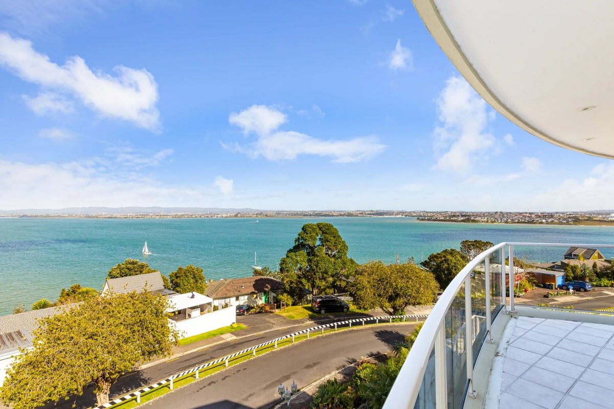 9 Brigantine Drive, Beach Haven, Auckland - Carousel 7