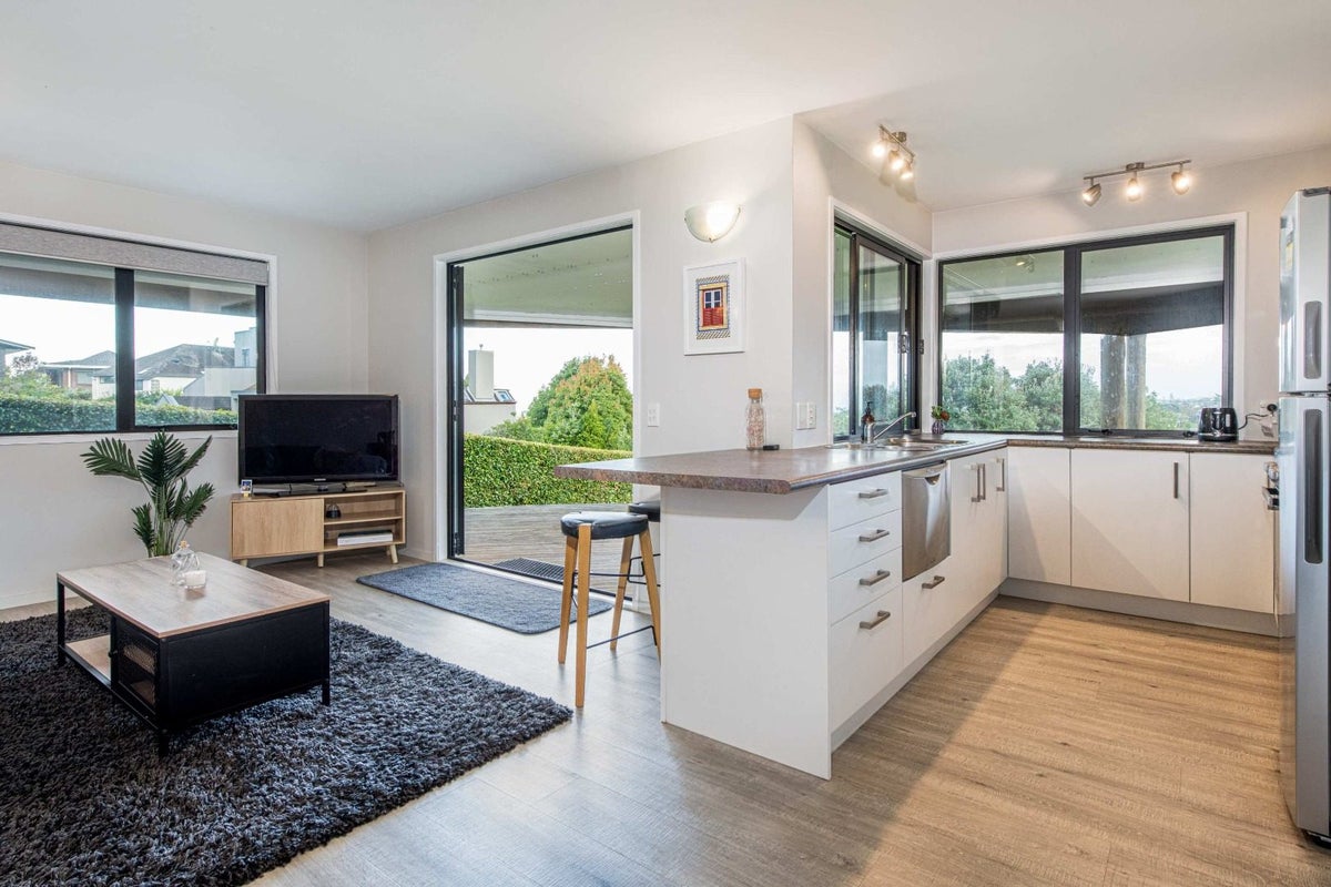 36 Knights Road, Rothesay Bay, Auckland - Carousel 2