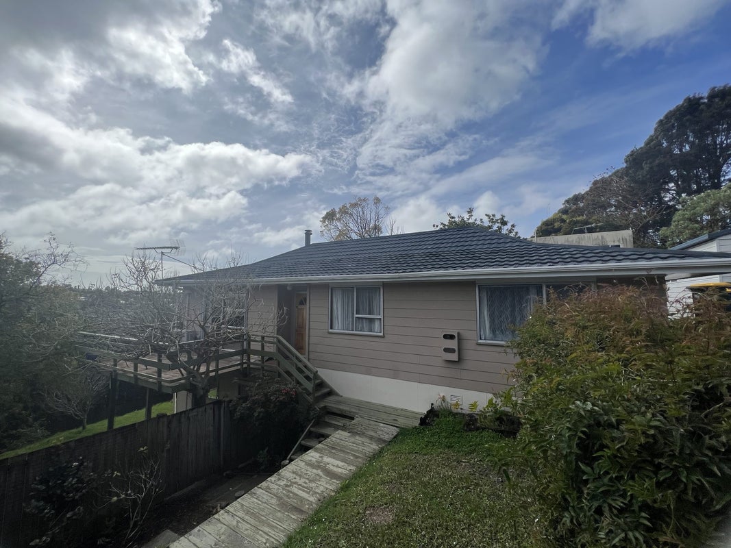 7 Trias Road, Totara Vale, Auckland - Carousel 1