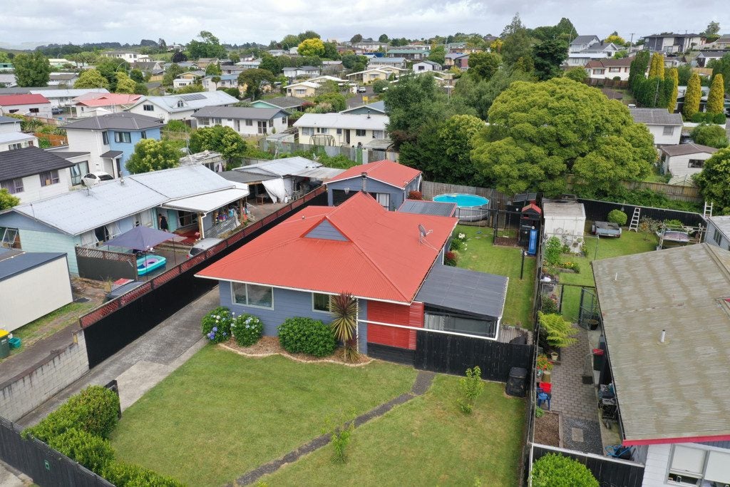 56 Karen Crescent, Dinsdale, Hamilton - Carousel 44