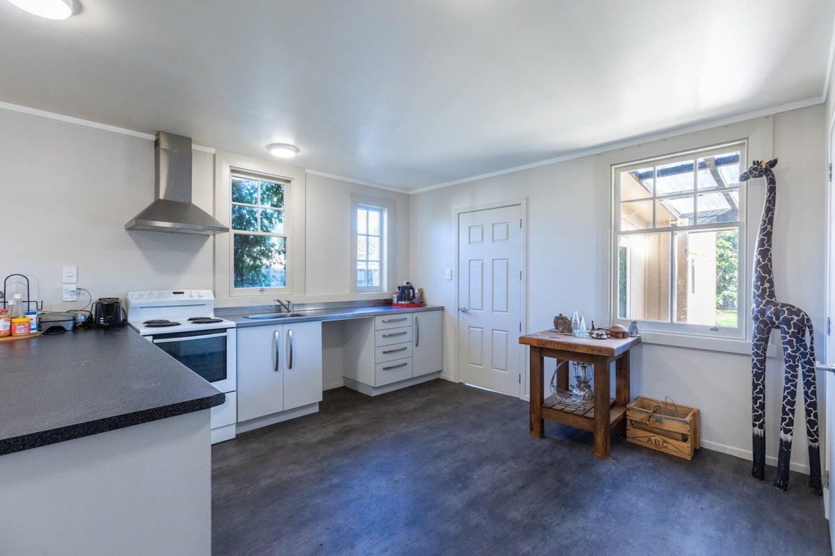 7 Eric Street, Norsewood - Carousel 2