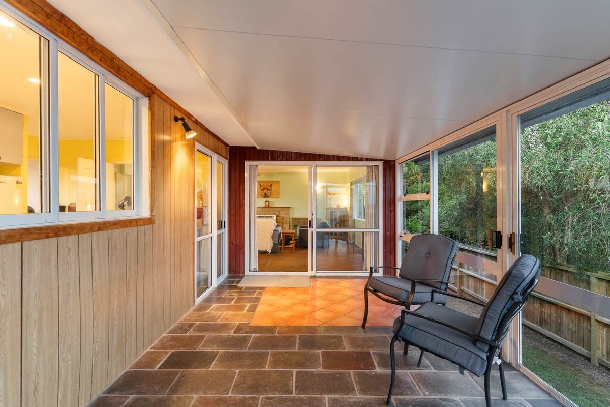 1/25 Tramway Road, Beach Haven, Auckland - Carousel 2