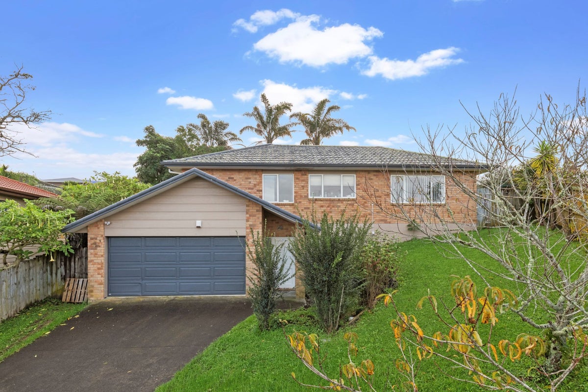 11 Whitshire Mews, Massey, Auckland - Carousel 1