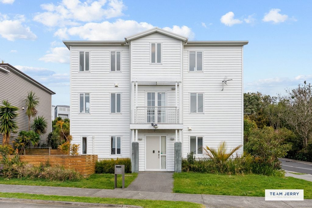 35 Arrowsmith Drive, Flat Bush, Auckland - Carousel 1