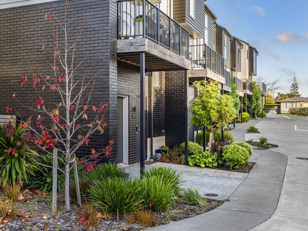 12 Panoni Lane, Howick, Auckland - Carousel 2