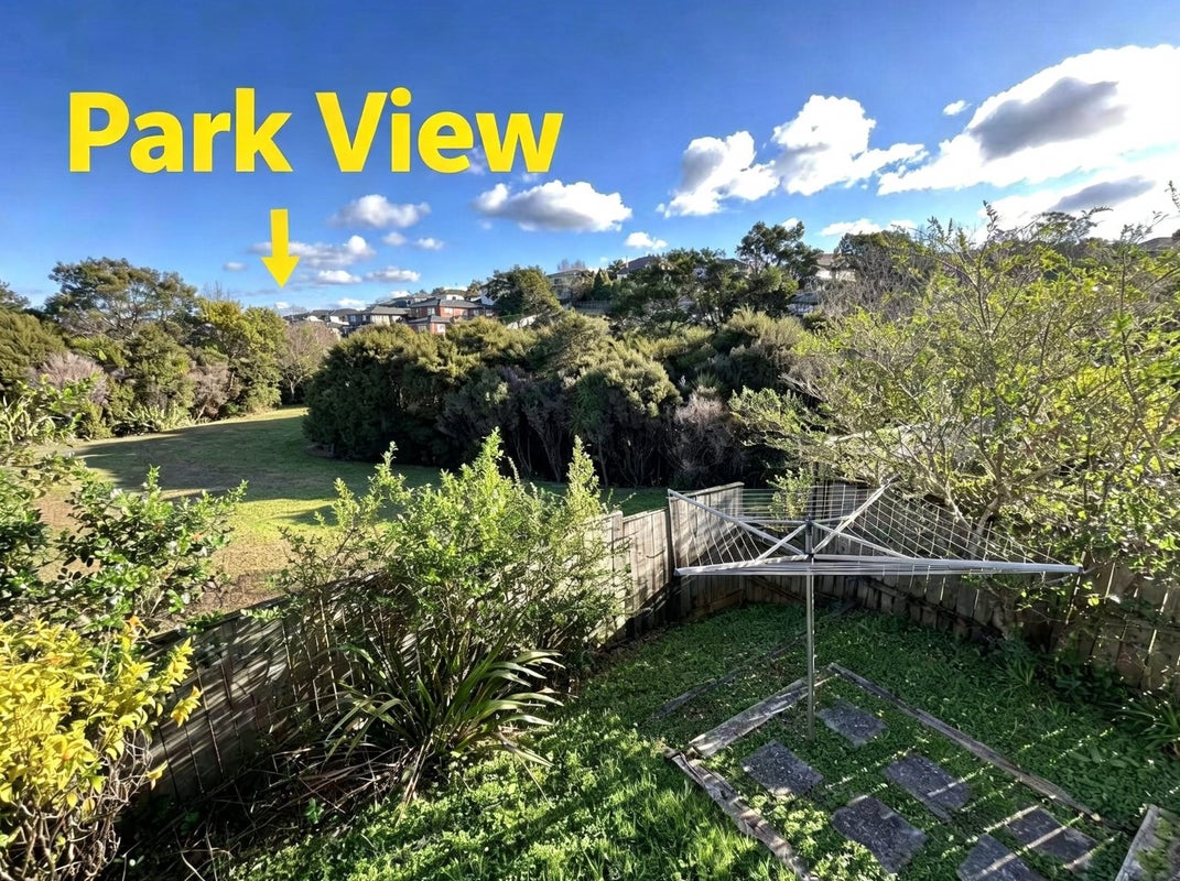 16 Lakeridge Close, Northcross, Auckland - Carousel 2