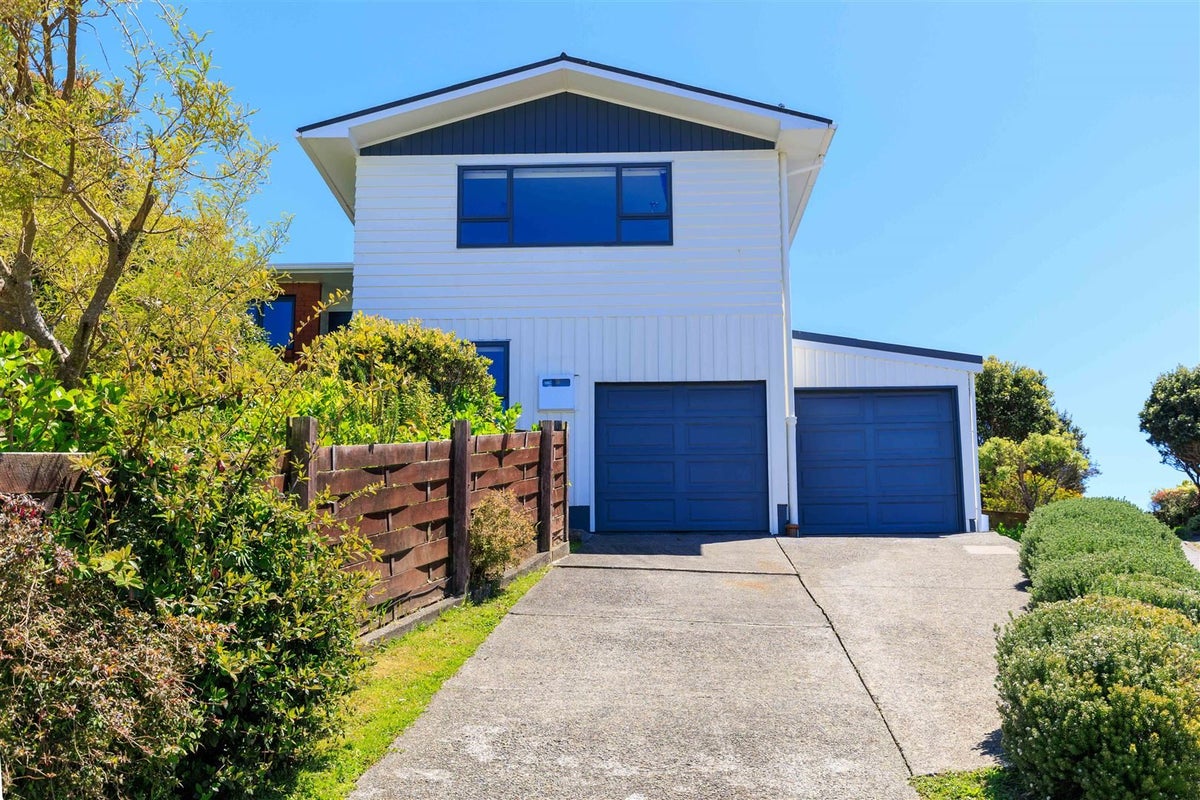 27 Fairburn Grove, Johnsonville, Wellington - Carousel 21