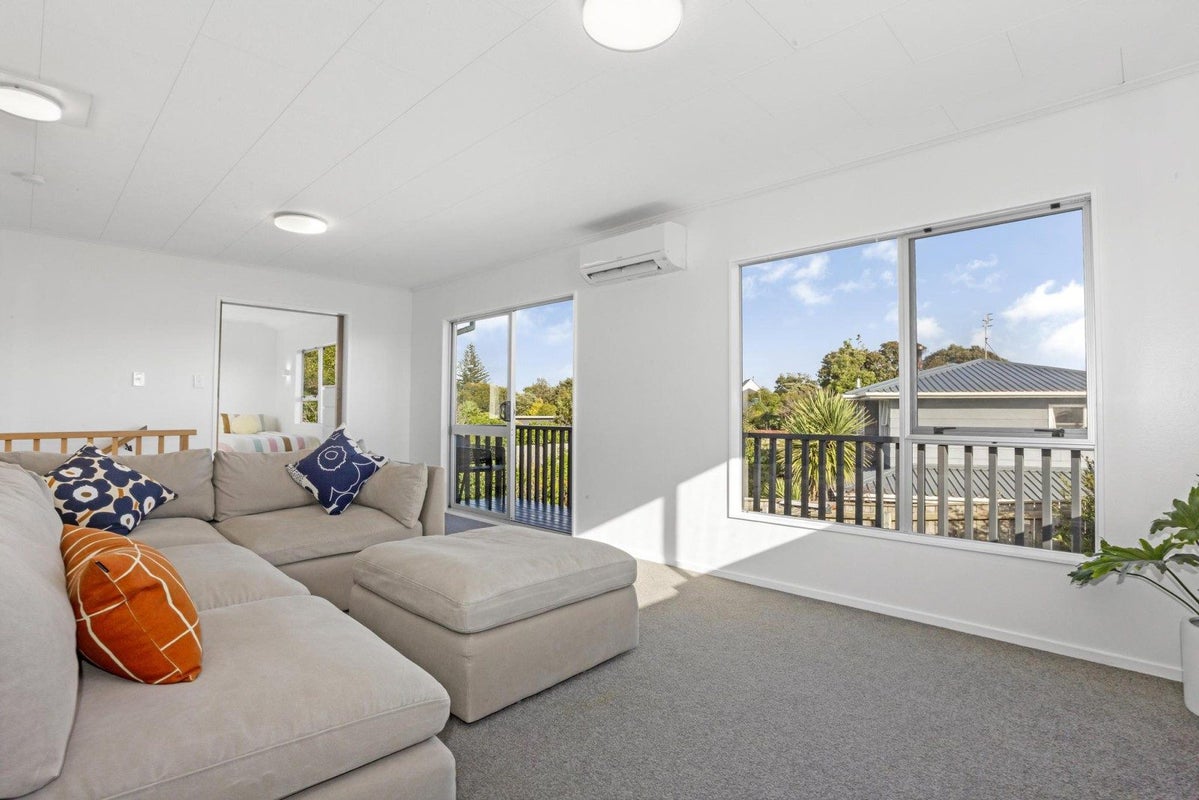 1 Goldie Place, Waikanae Beach, Waikanae - Carousel 2