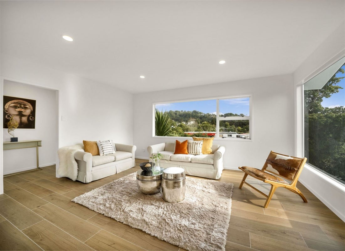 15 Castleford Street, Green Bay, Auckland - Carousel 2