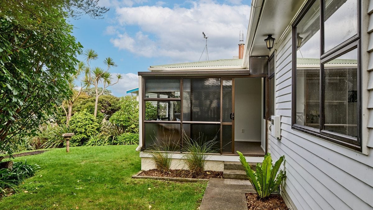 11 Raroa Place, Pukerua Bay, Porirua - Carousel 1