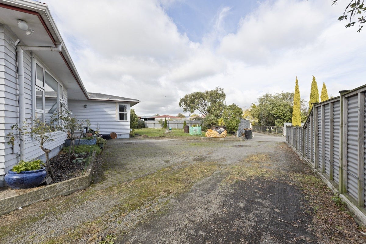 8 Wairau Place, Kelvin Grove, Palmerston North - Carousel 28