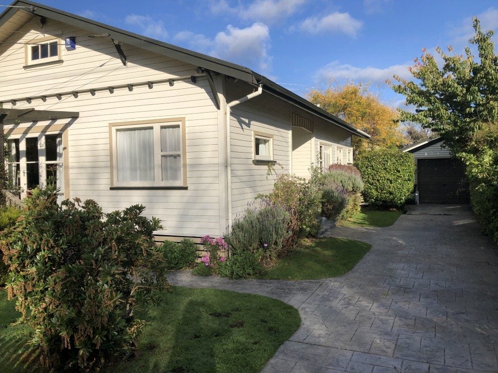485 Riverside Drive, Fairfield, Lower Hutt - Carousel 1
