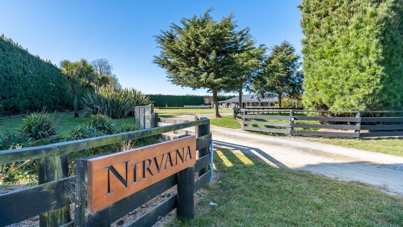 2120 Wards Road, Charing Cross, Darfield - Carousel 42