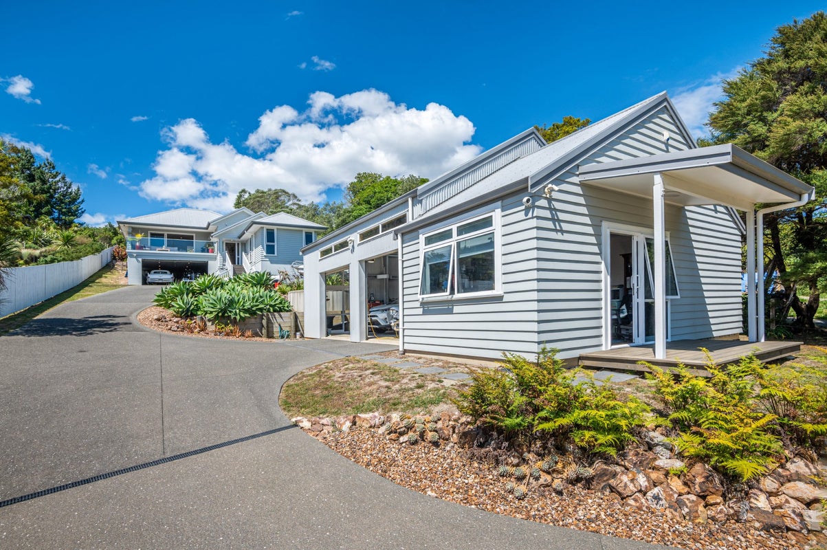420/0 Sea View Road, Onetangi, waiheke island - Carousel 1