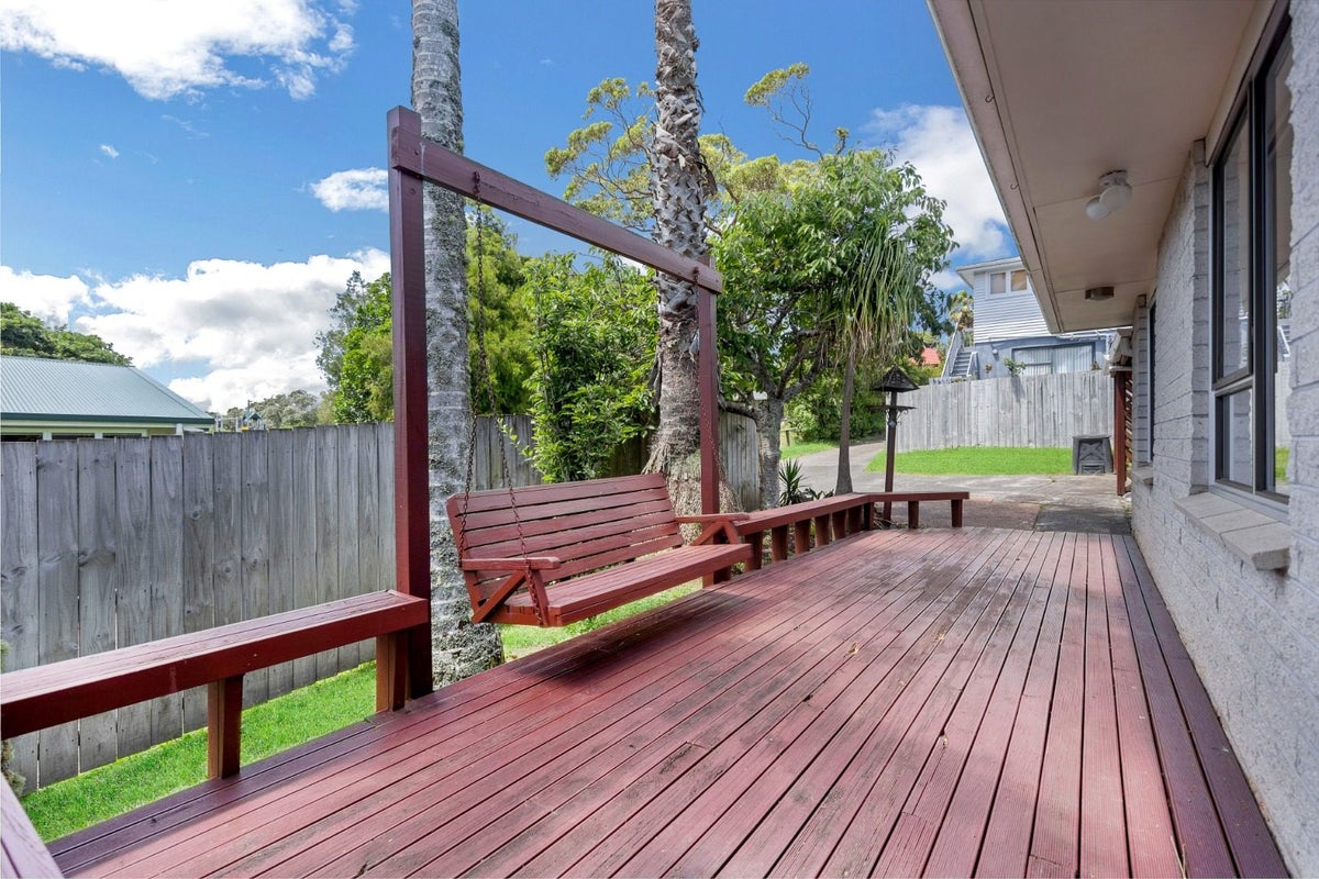 2/3 Barron Drive, Green Bay, Auckland - Carousel 16