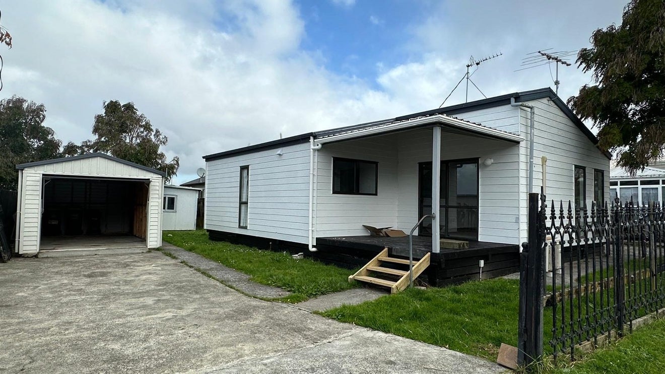 1/144 Shifnal Drive, Randwick Park, Auckland - Carousel 1