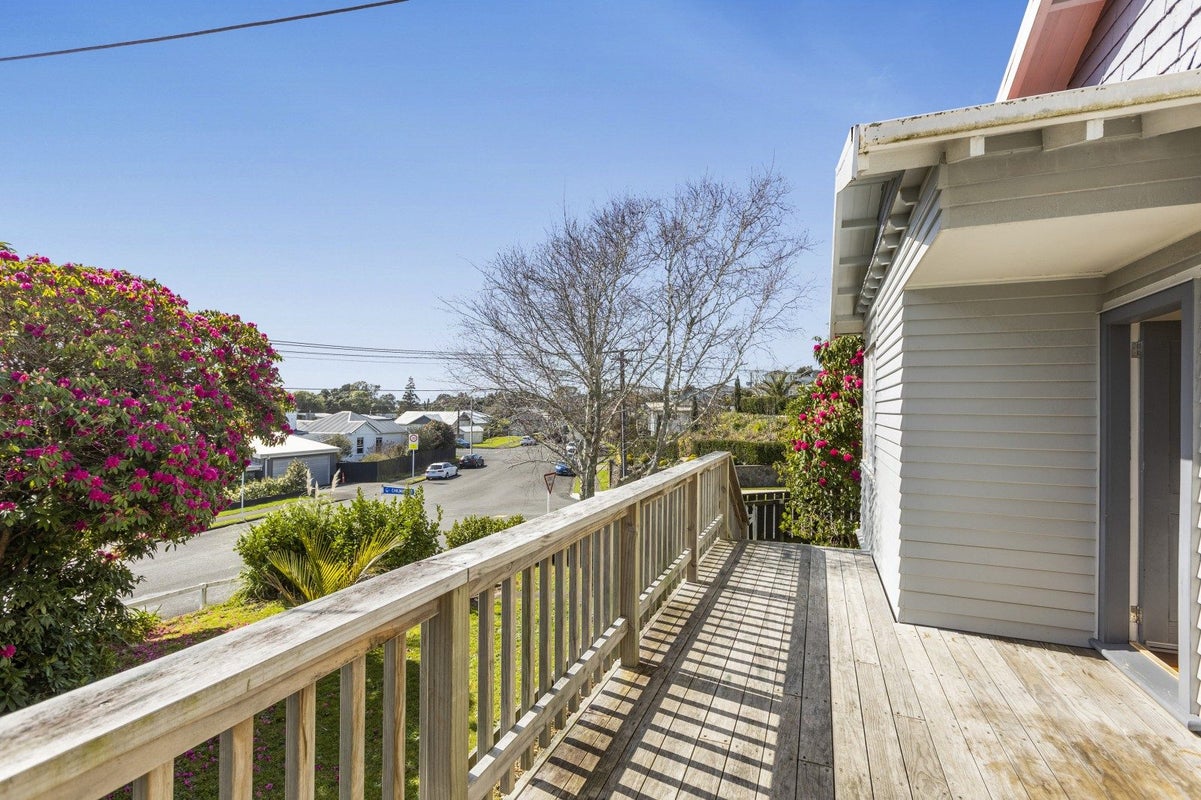 2 Chilman Street, Strandon, New Plymouth - Carousel 2
