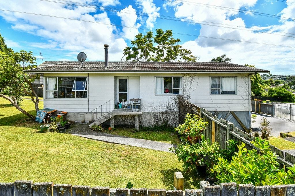 35 Reynella Drive, Massey, Auckland - Carousel 1