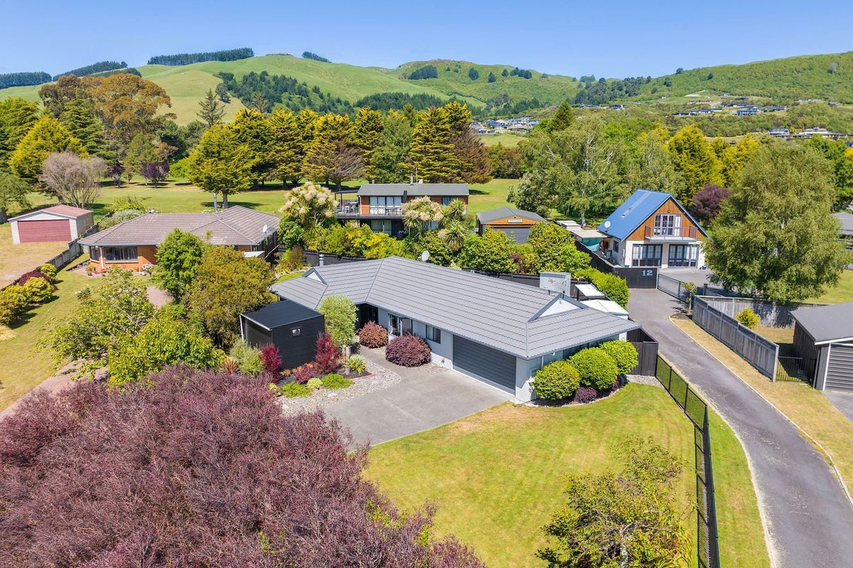 10 Yasmin Lane, Kinloch, Taupo, Waikato - Carousel 1