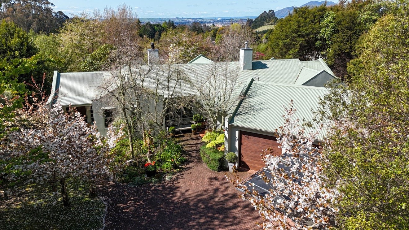11 Glen Mohr, Acacia Bay, Taupo - Carousel 2