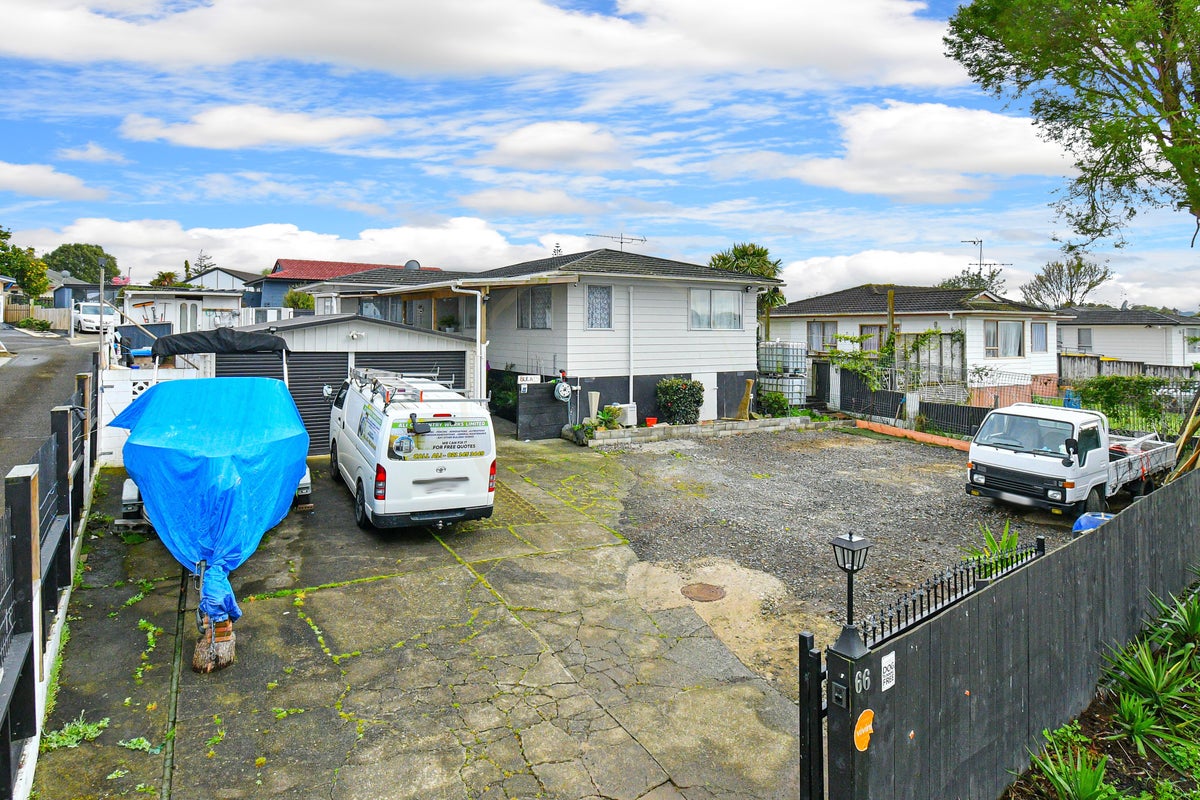 66 Hyperion Drive, Randwick Park, Auckland - Carousel 2