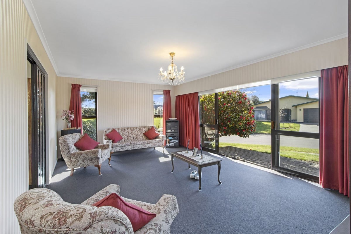 4 Brigadoon Place, Avonhead, Christchurch - Carousel 2