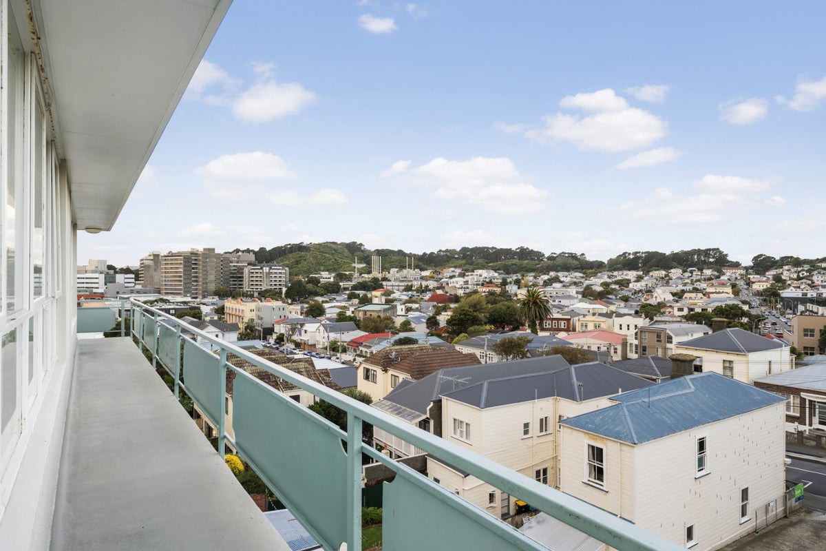 2/4 Kenwyn Terrace, Newtown, Wellington - Carousel 1