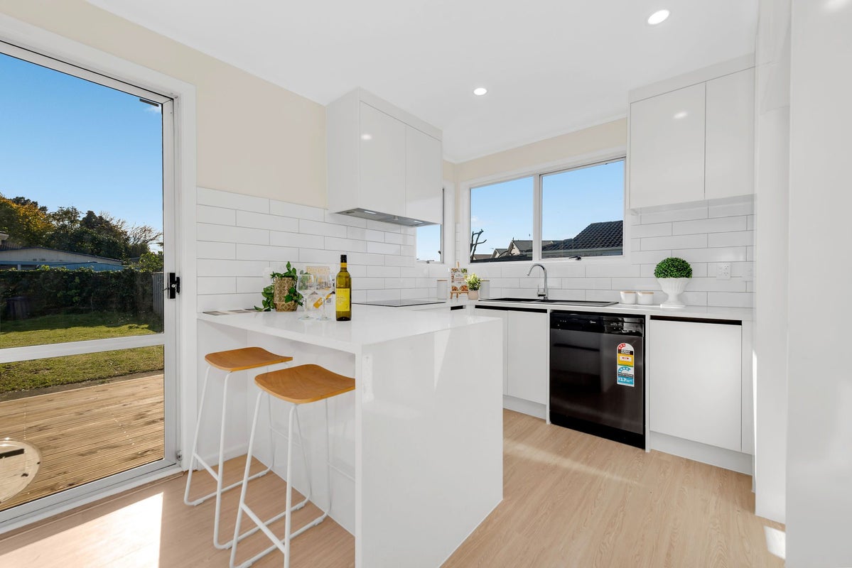 30 Becker Drive, Weymouth, Auckland - Carousel 1