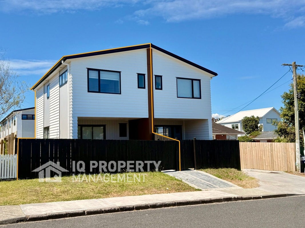 2/3 Royal View Road, Te Atatu South, Auckland - Carousel 20