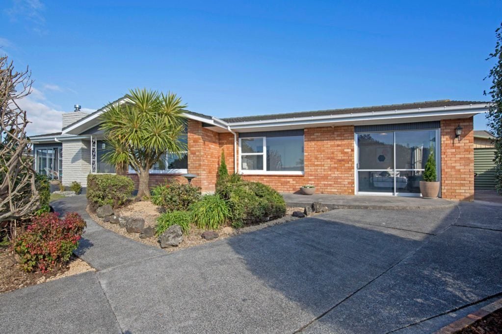 18 Quibray Place, Botany Downs, Auckland - Carousel 2