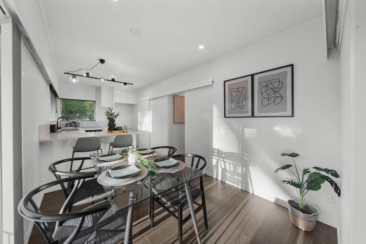 53 Cyclarama Crescent, Massey, Waitakere City, Auckland - Carousel 2