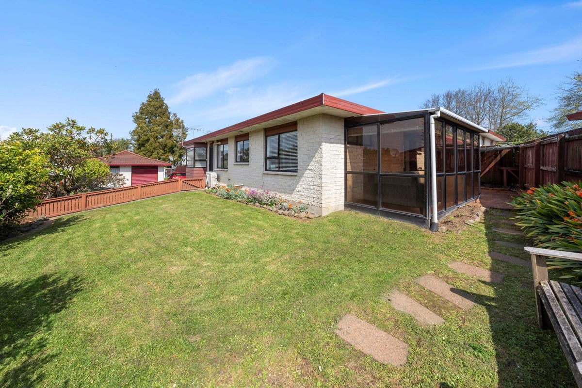 7/54 Nikau Street, New Lynn, Auckland - Carousel 2