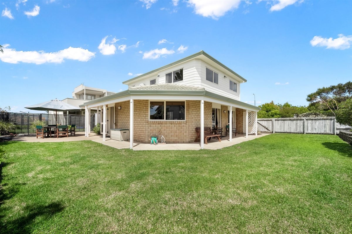 4 Caversham Drive, Torbay, Auckland - Carousel 1