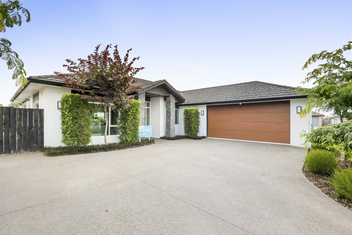 20 Wessex Place, Rototuna North, Hamilton - Carousel 1