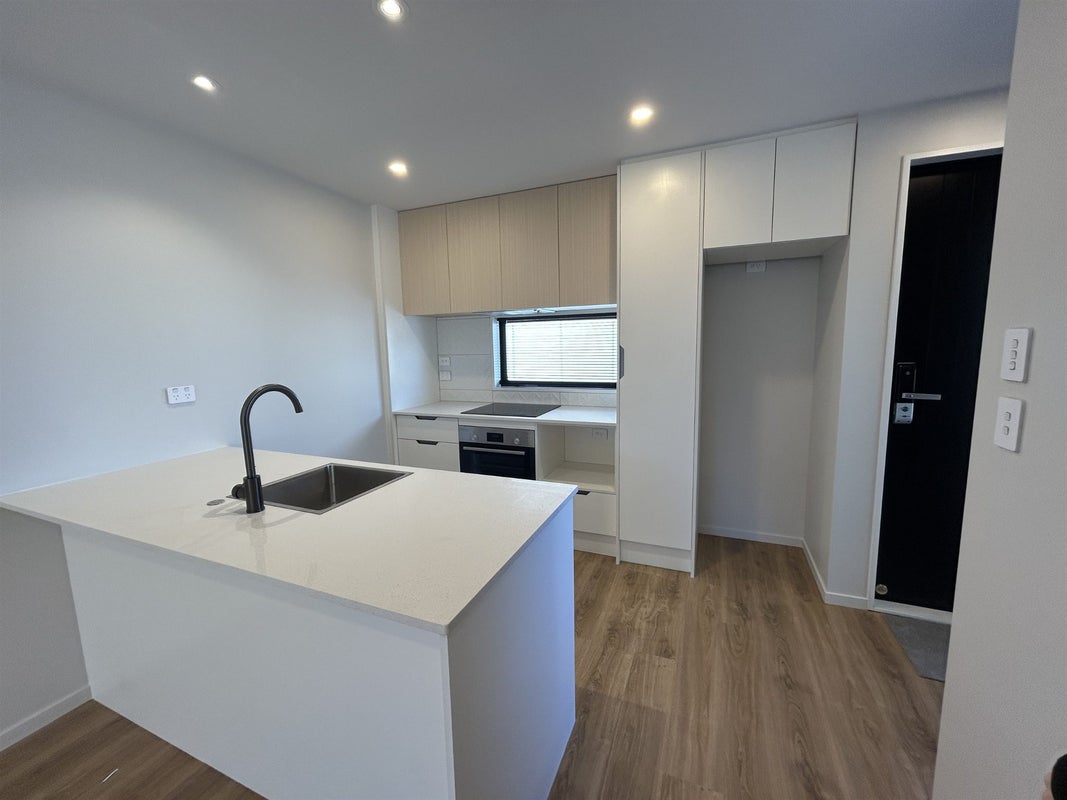 4/7 Bunyan Street, Waltham, Christchurch - Carousel 2