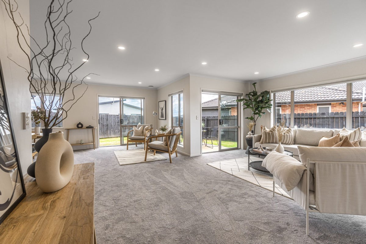 16 McWhirters Farm Lane, Massey, Auckland - Carousel 2